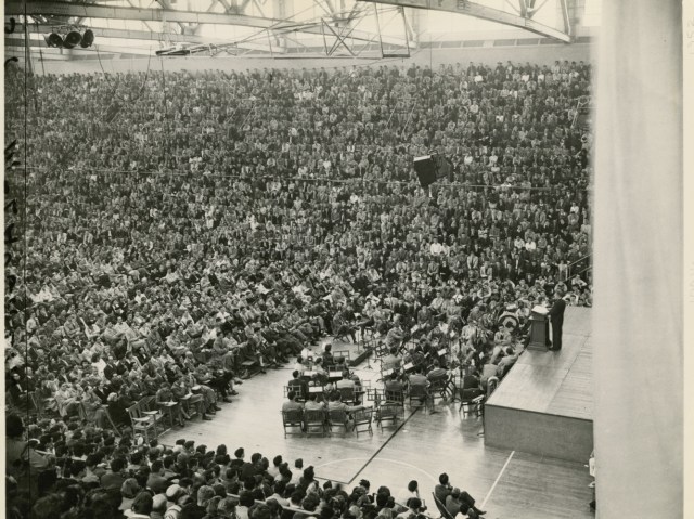 Dr. Alfred Kinsey lecturing at UC Berkeley, 1949 (The Guardian)