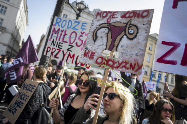 Polish protest against proposed abortion ban (Religion News)